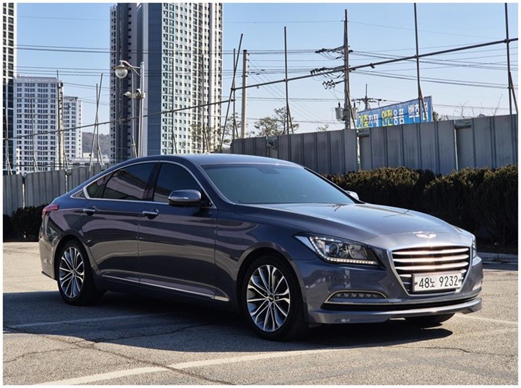 HYUNDAI Genesis - Vista 3