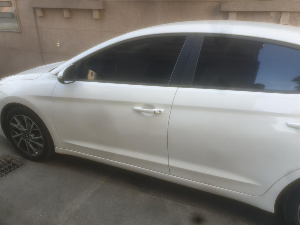 HYUNDAI Avante - Vista 3