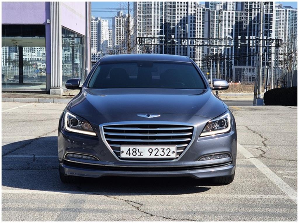 HYUNDAI Genesis - Vista 2