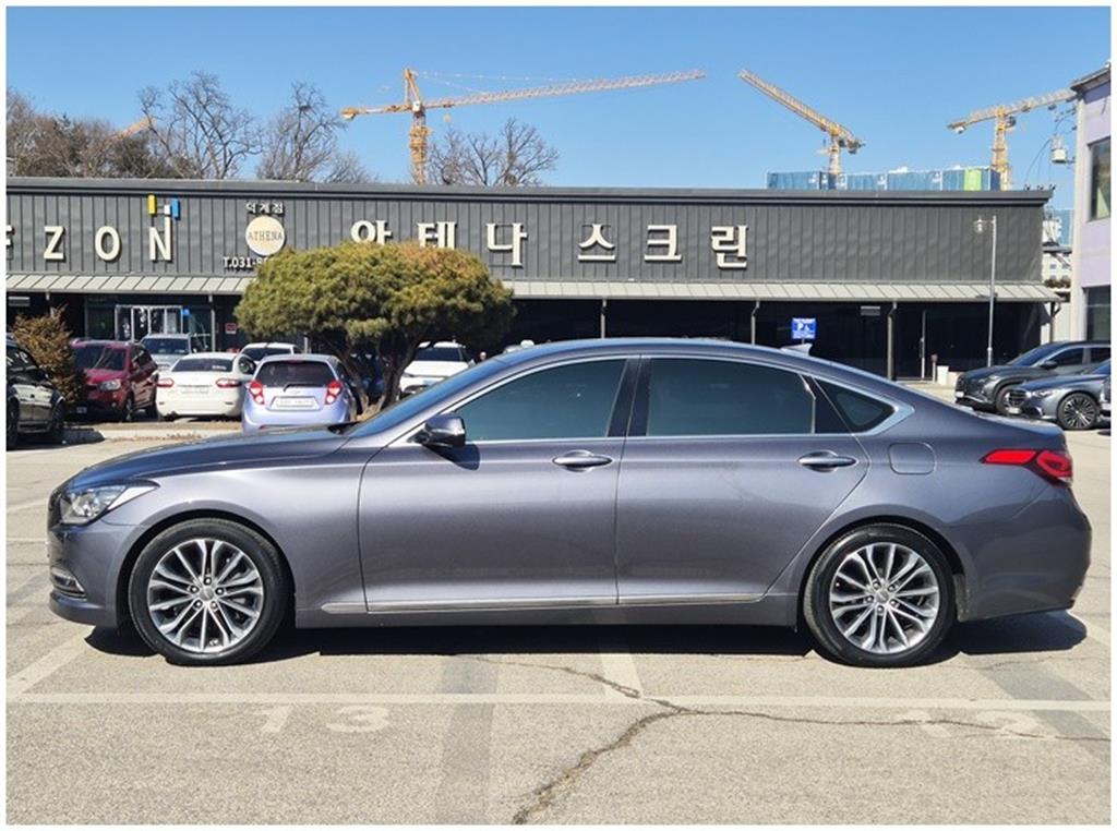 HYUNDAI Genesis - Vista 4