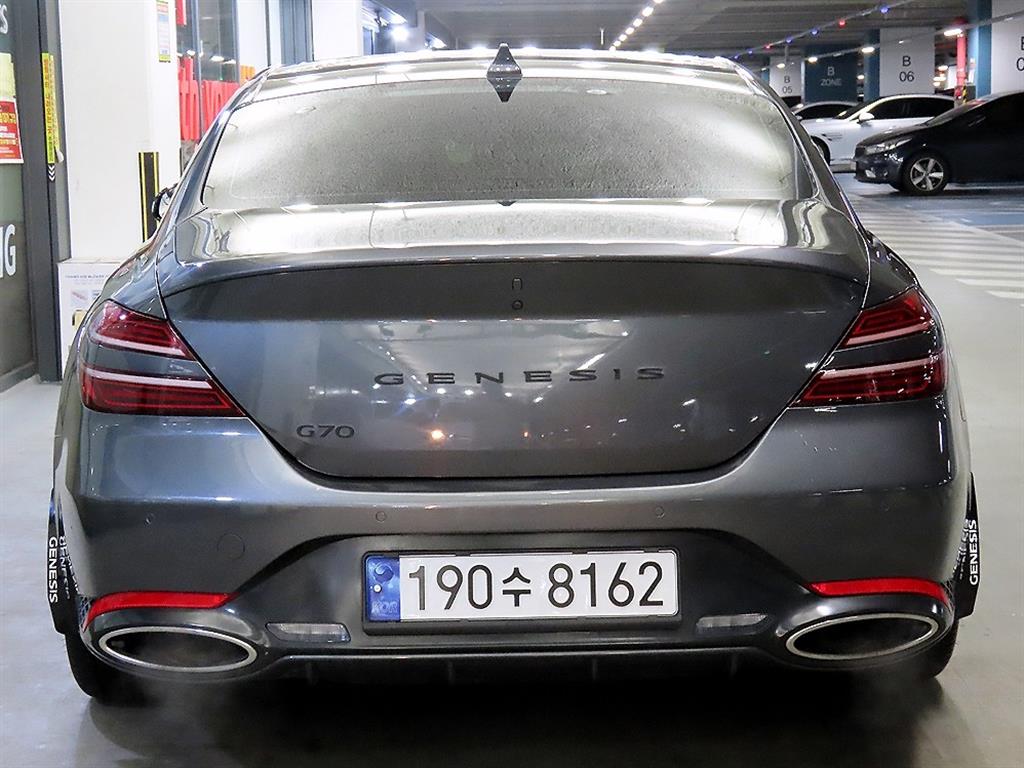 Genesis G70 - Vista 5