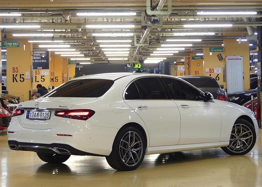 Mercedes Benz E class - Vista 3