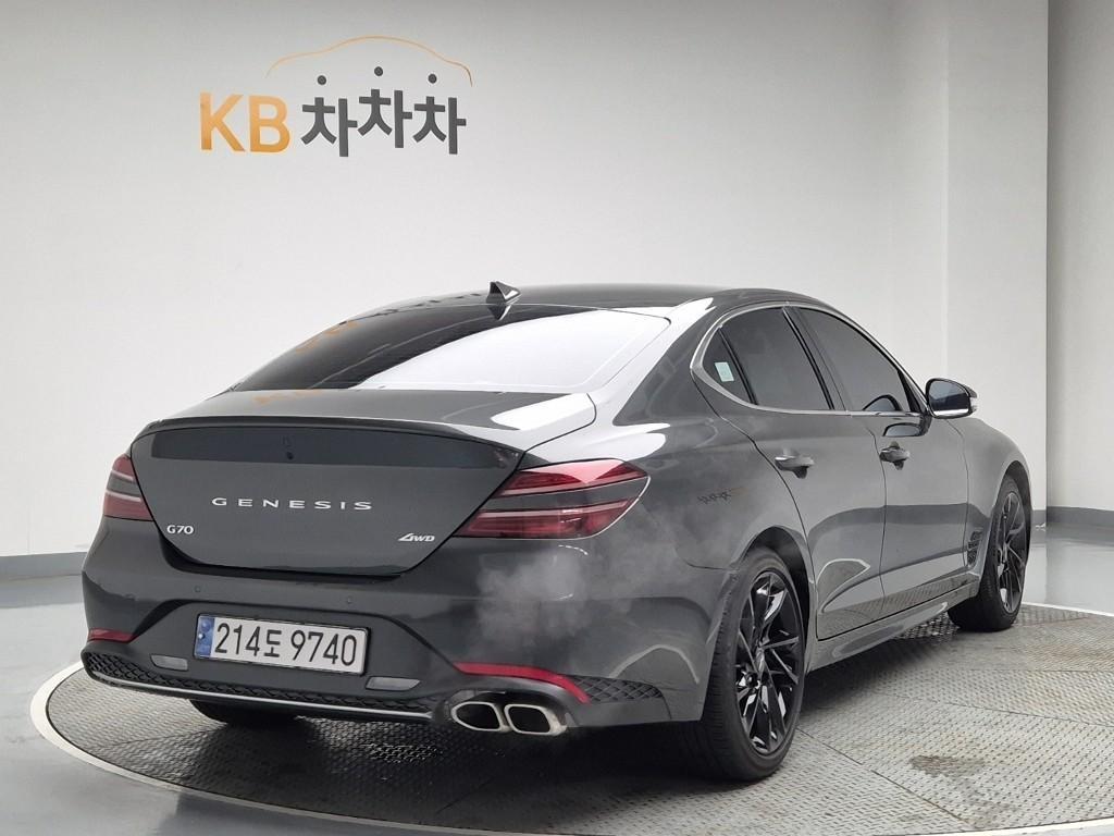 Genesis G70 - Vista 4