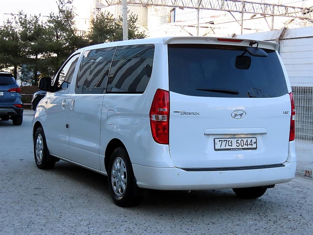 HYUNDAI Starex - Vista 3