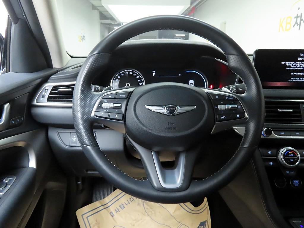 Genesis G70 - Vista 8