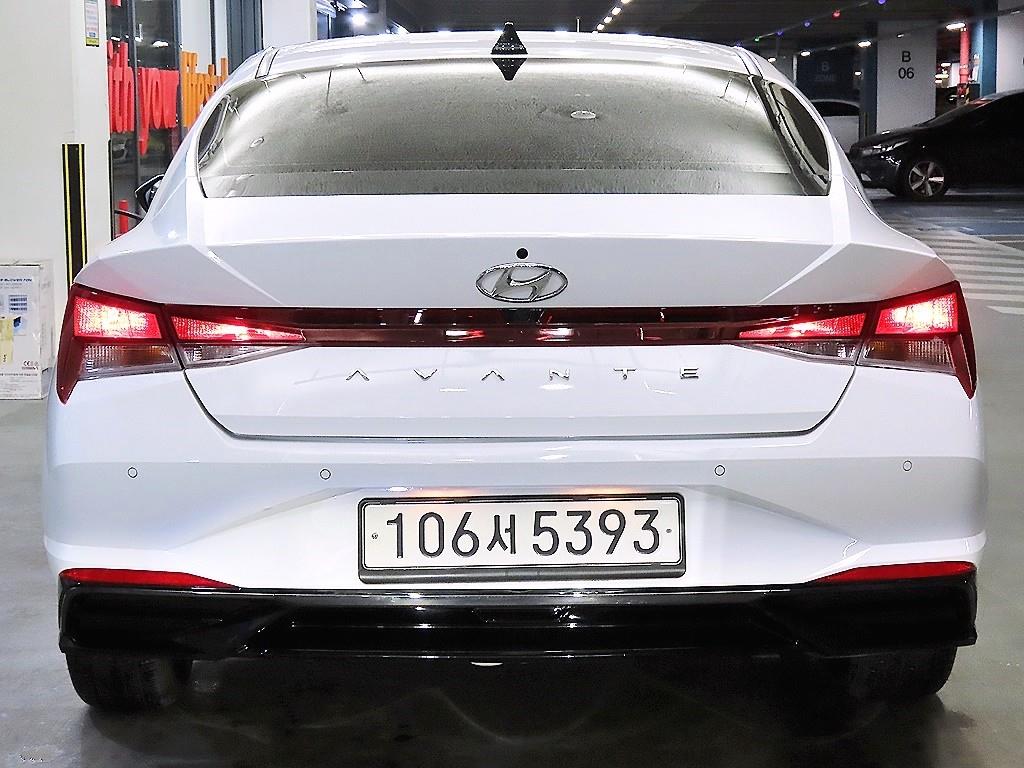 HYUNDAI Avante - Vista 5