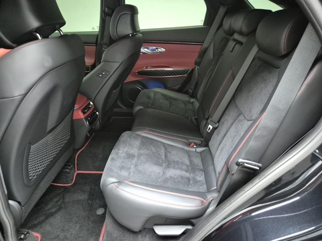 Genesis GV70 - Vista 12