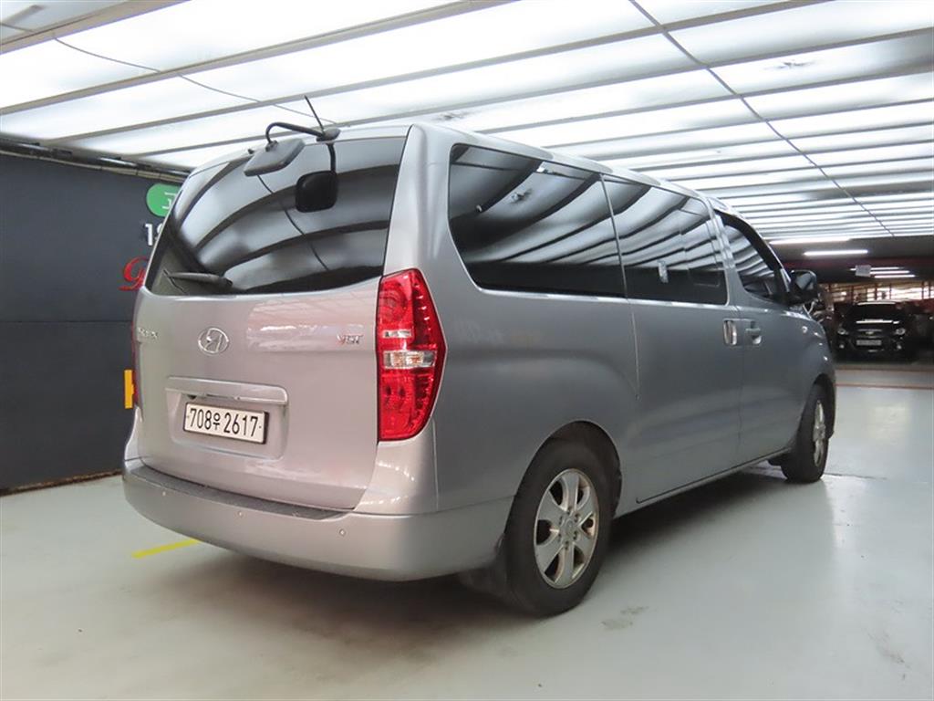 HYUNDAI Starex - Vista 4
