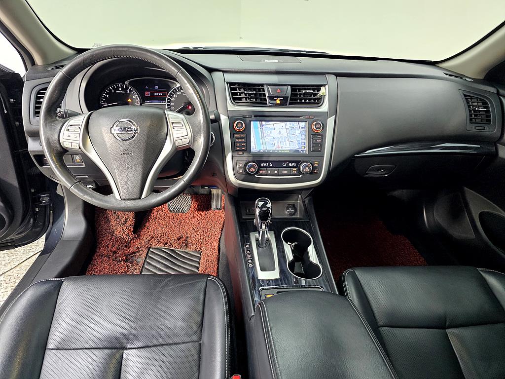 Nissan Altima - Vista 5