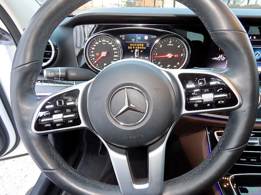 Mercedes Benz E class - Vista 8