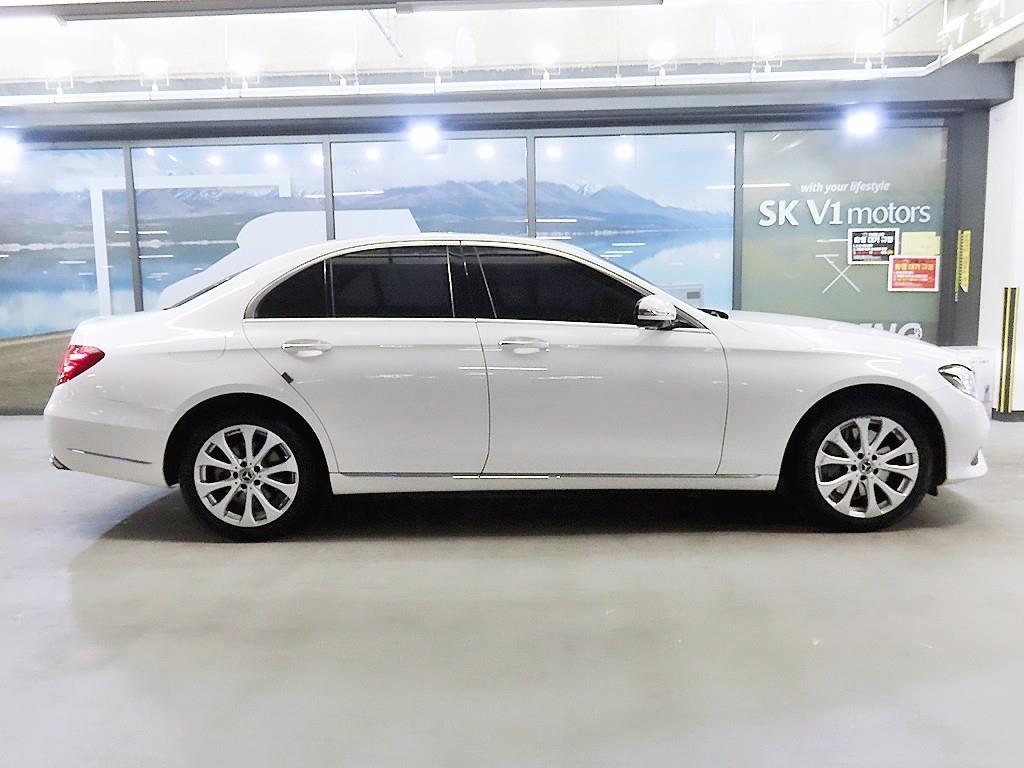 Mercedes Benz E class - Vista 3