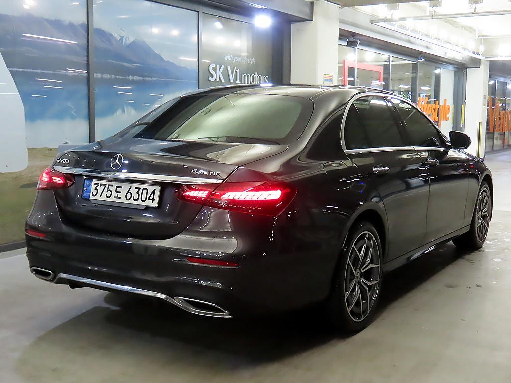 Mercedes Benz E class - Vista 4