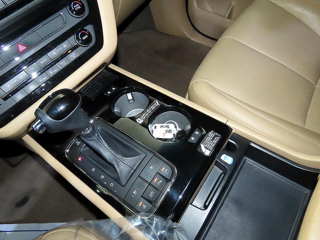 KIA Carnival - Vista 12