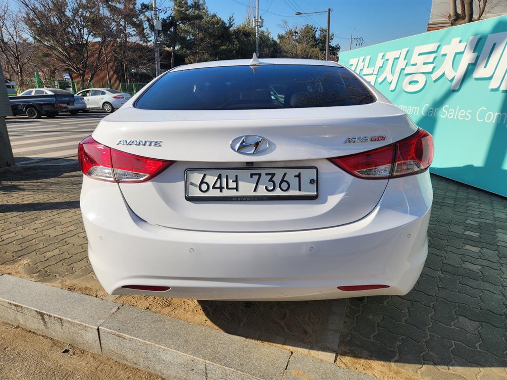 HYUNDAI Avante - Vista 4