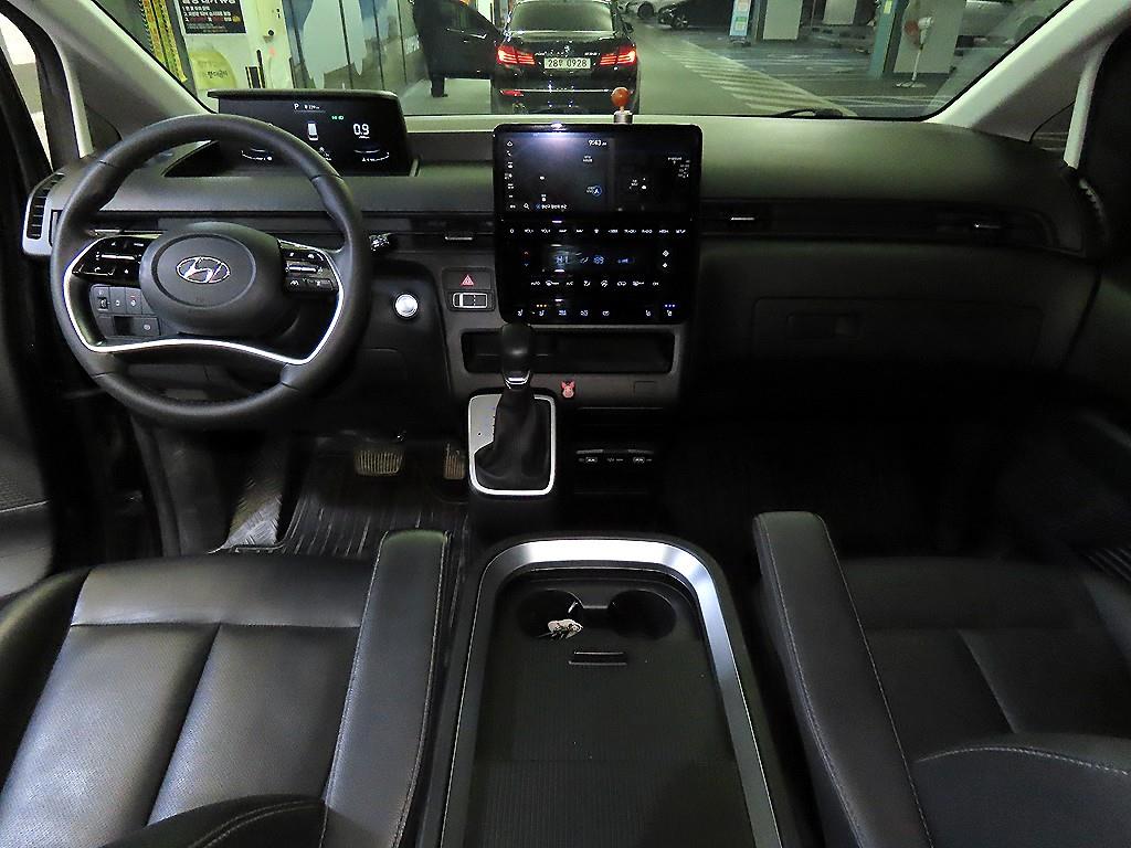 HYUNDAI Staria - Vista 10