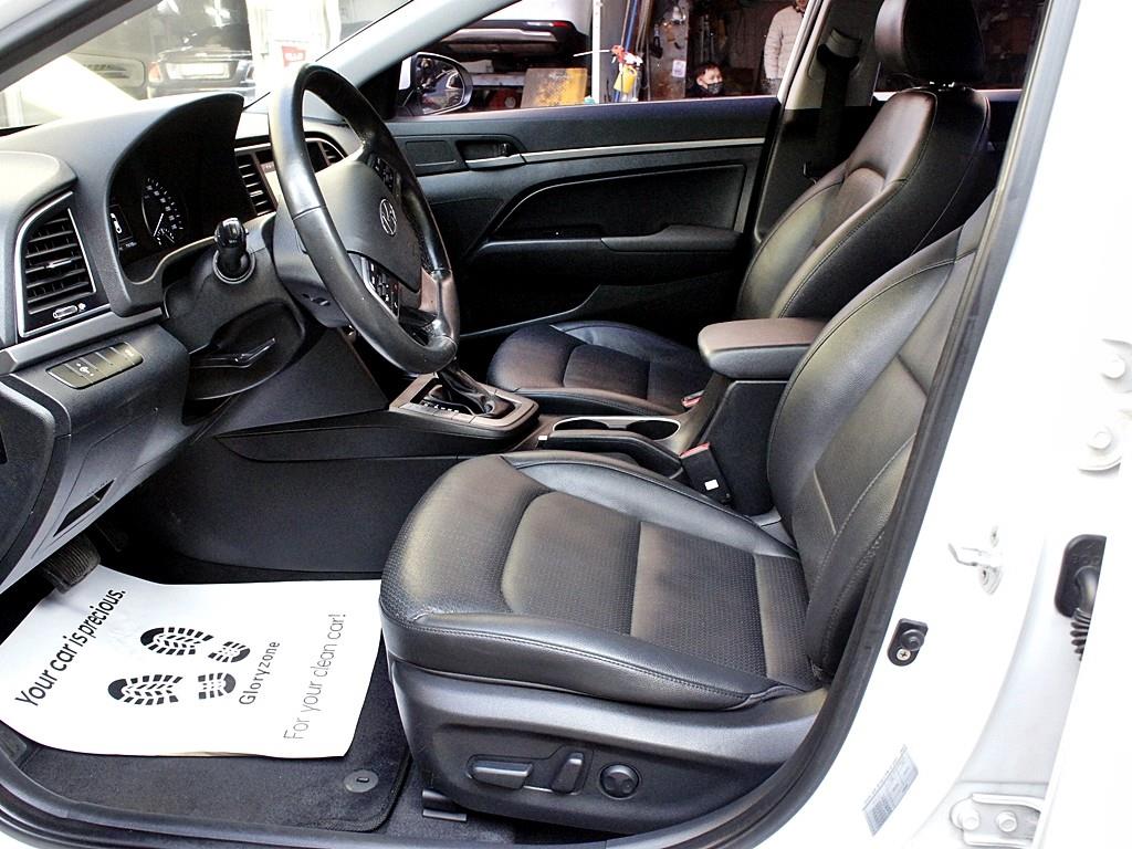 HYUNDAI Avante - Vista 9