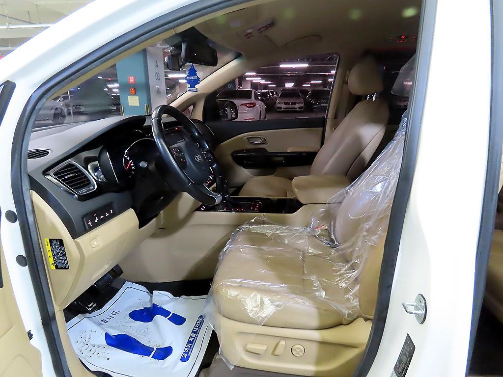 KIA Carnival - Vista 10