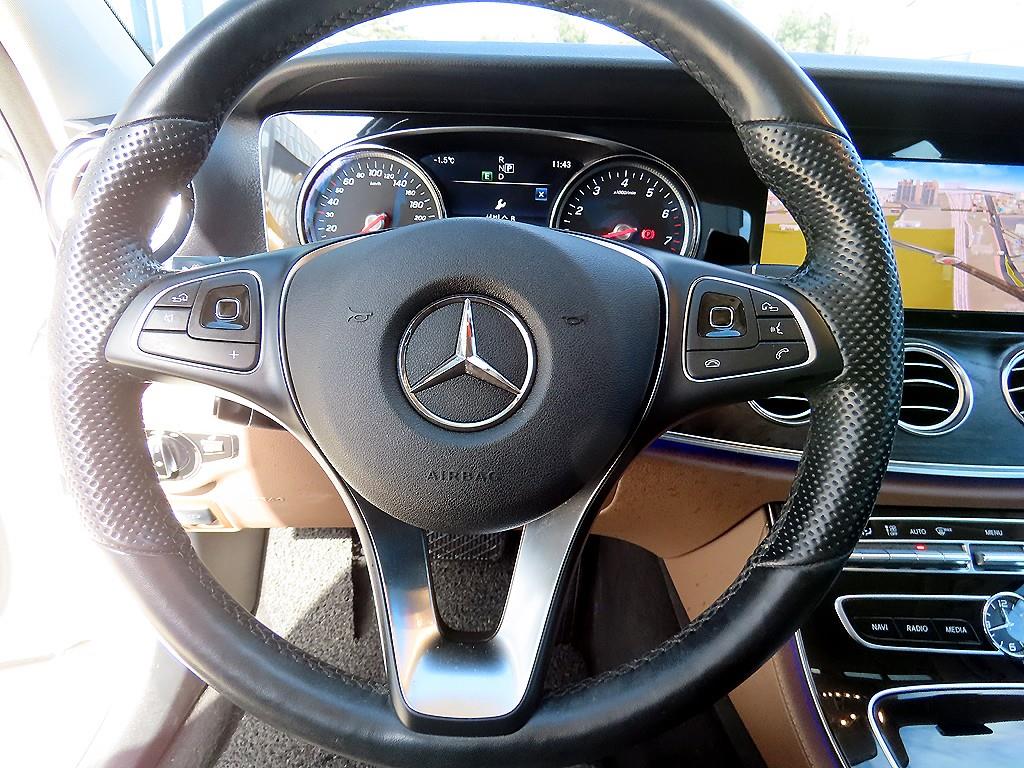 Mercedes Benz E class - Vista 8