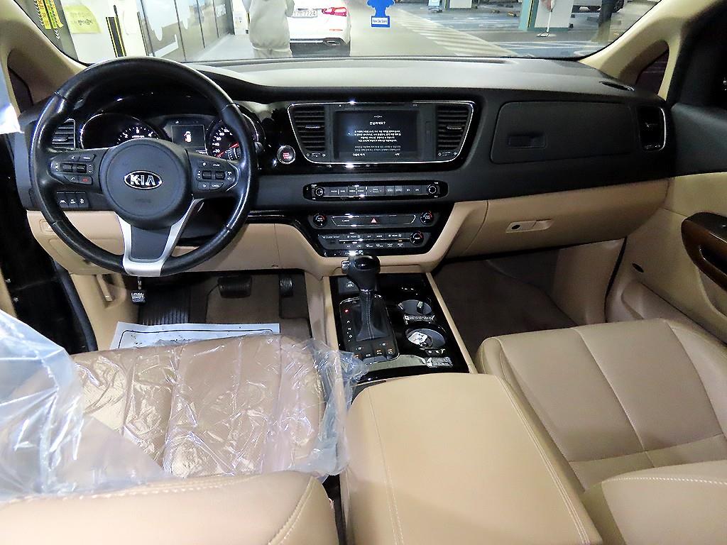 KIA Carnival - Vista 10