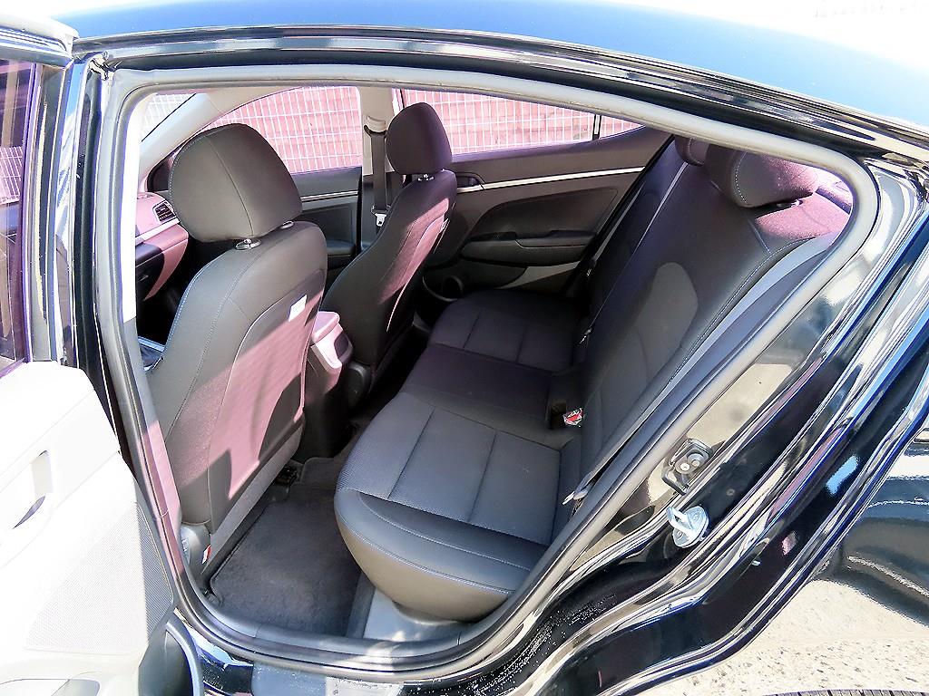 HYUNDAI Avante - Vista 6