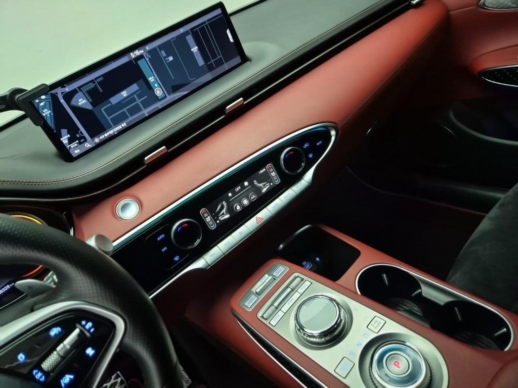 Genesis GV70 - Vista 10