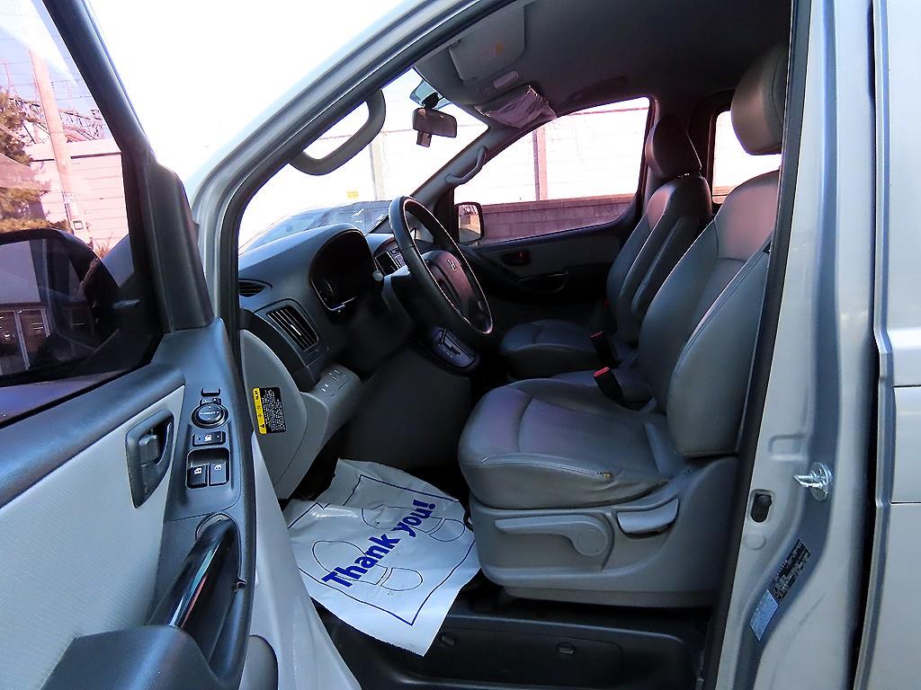 HYUNDAI Starex - Vista 5