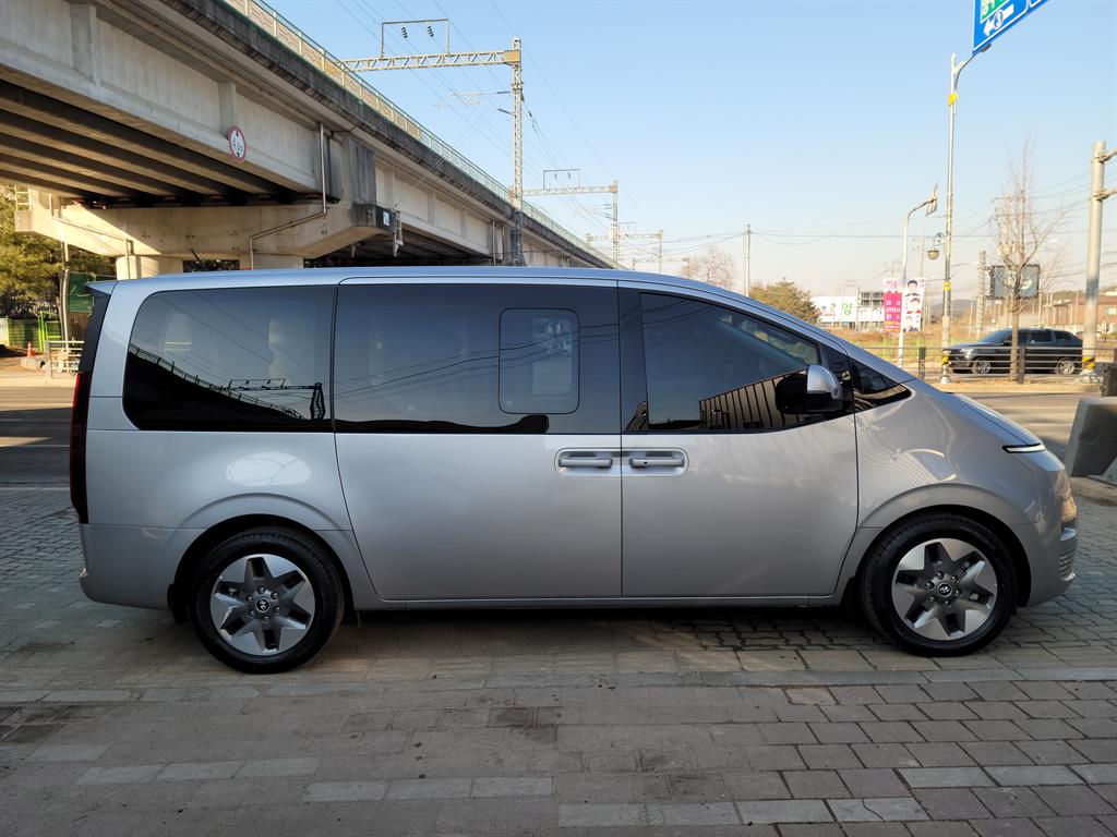 HYUNDAI Staria - Vista 3