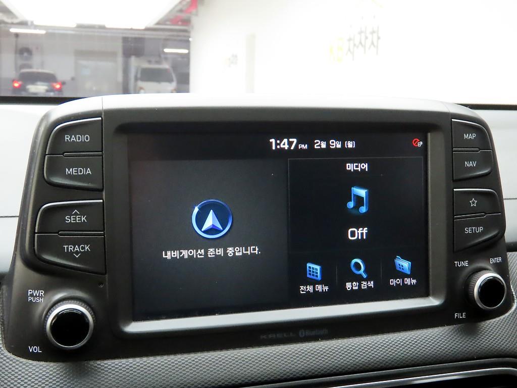 HYUNDAI Kona - Vista 9