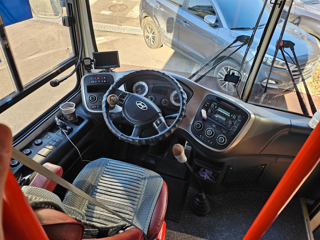 medium and large bus Medium-sized Hyundai Bus - Vista 9