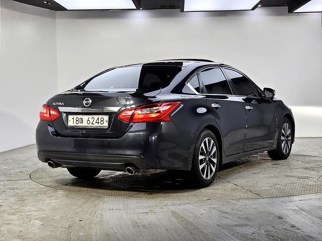 Nissan Altima - Vista 4