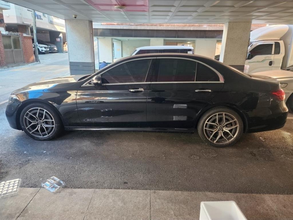 Mercedes Benz E class - Vista 4