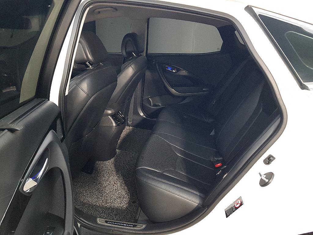 HYUNDAI Grandeur - Vista 9