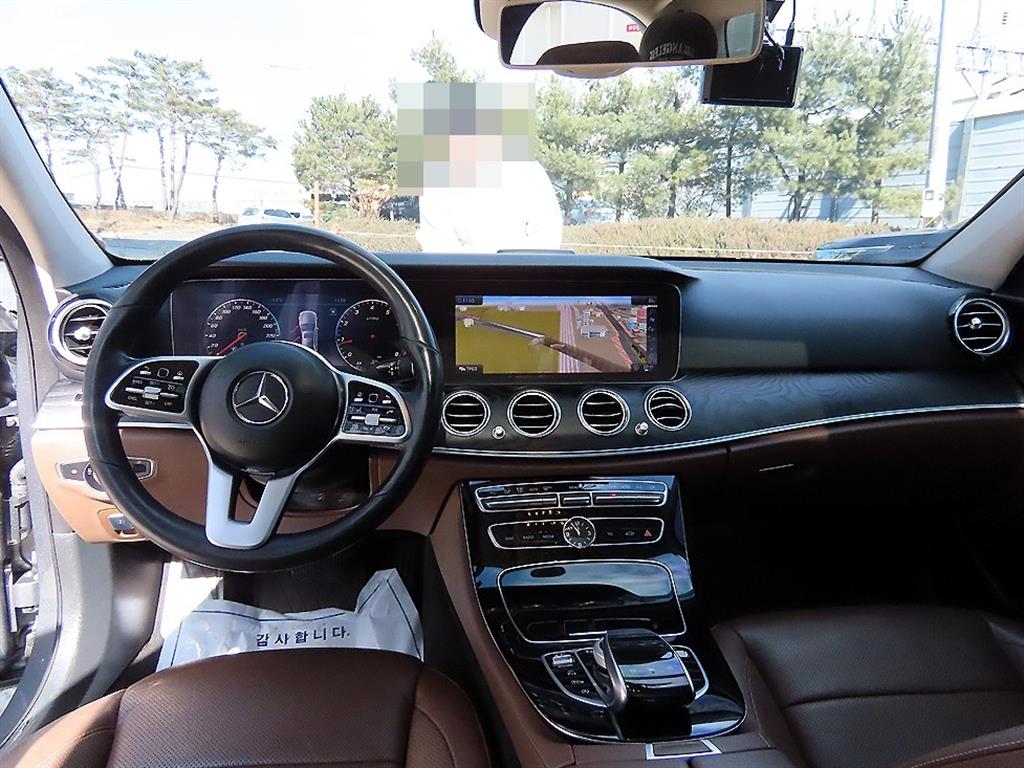 Mercedes Benz E class - Vista 7