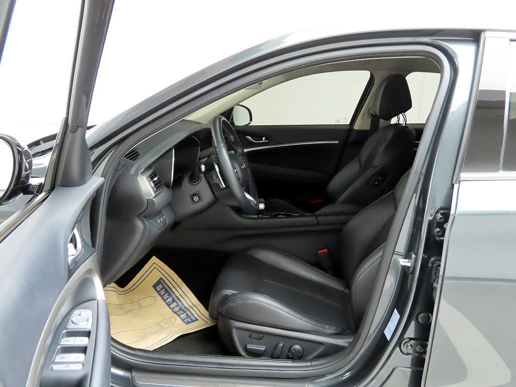 Genesis G70 - Vista 12