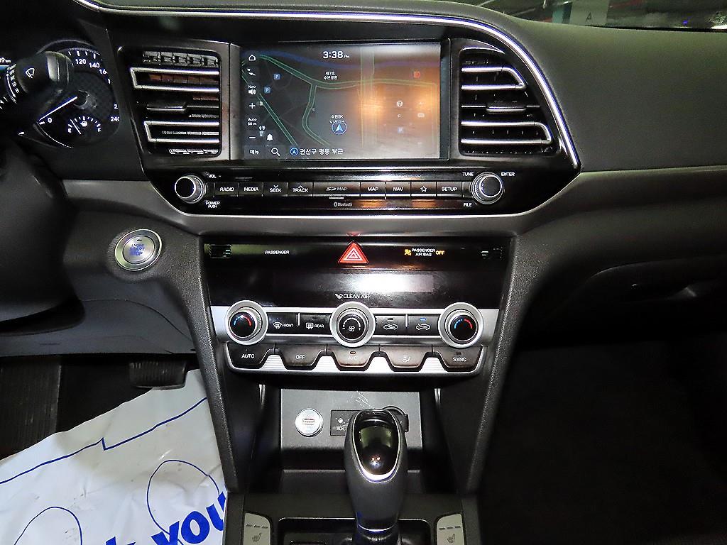 HYUNDAI Avante - Vista 11