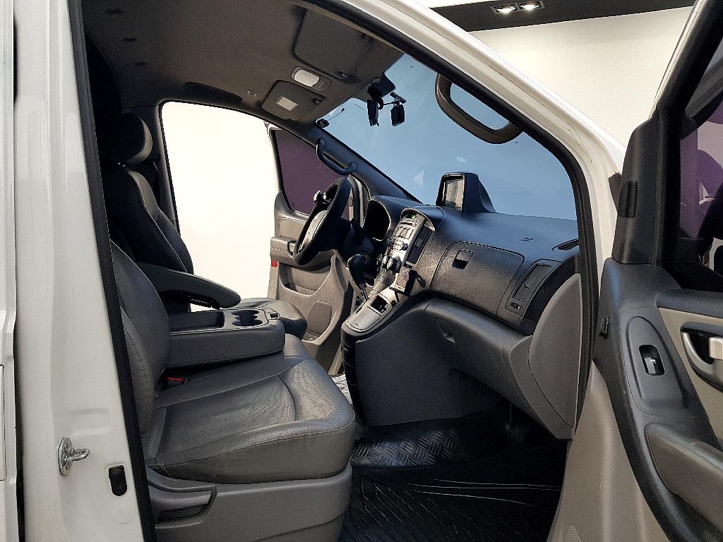 HYUNDAI Starex - Vista 5