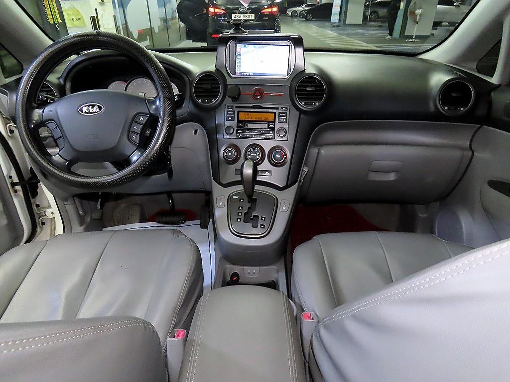 KIA Carens - Vista 10