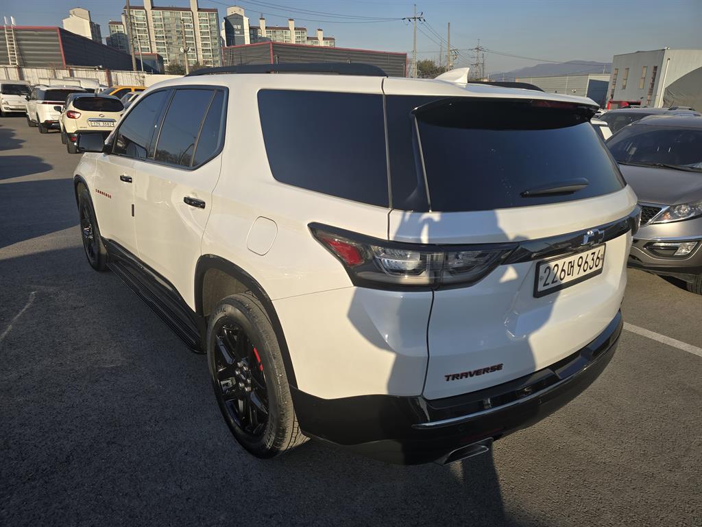 Chevrolet Travers - Vista 4