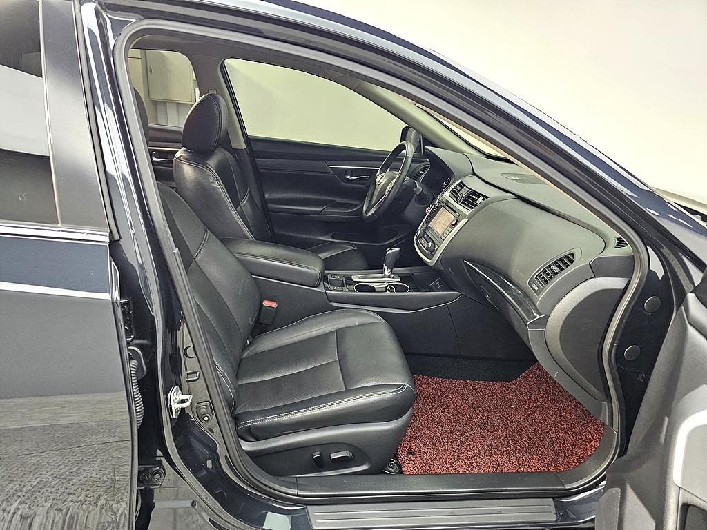 Nissan Altima - Vista 11