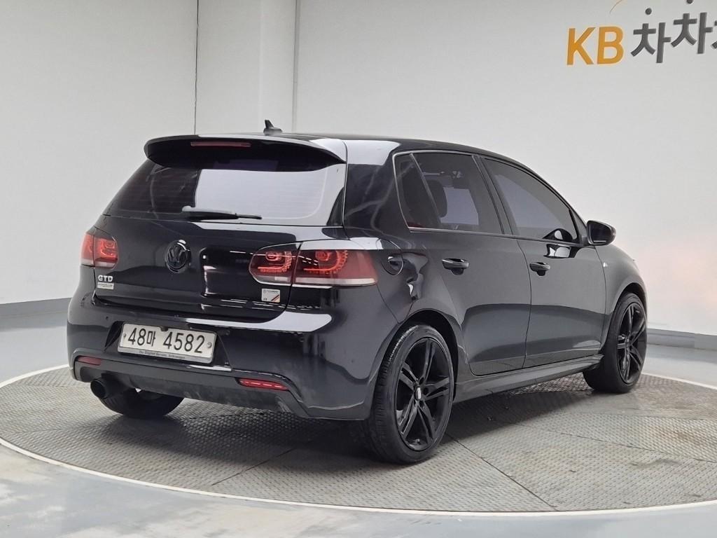 Volkswagen Golf - Vista 4