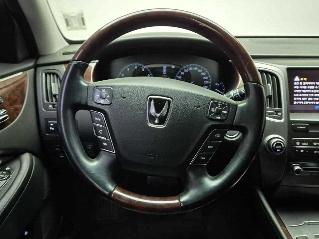 HYUNDAI Equus - Vista 9