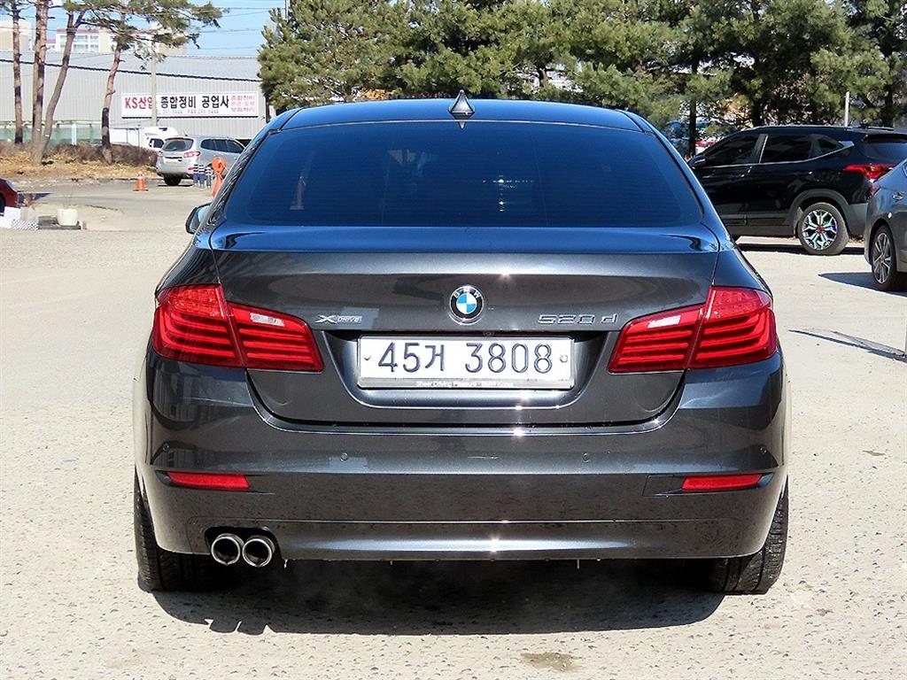 BMW 5 Series - Vista 4