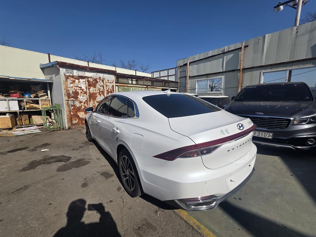 HYUNDAI Grandeur - Vista 7