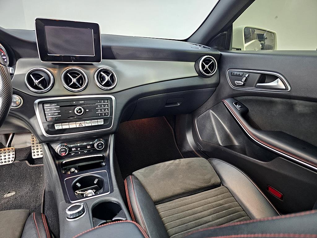 Mercedes Benz CLA Class - Vista 10