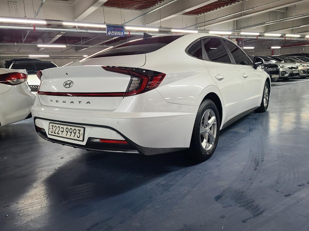 HYUNDAI Sonata - Vista 3