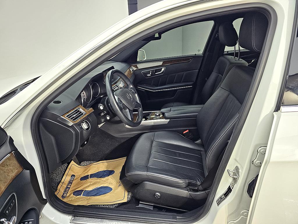 Mercedes Benz E class - Vista 8