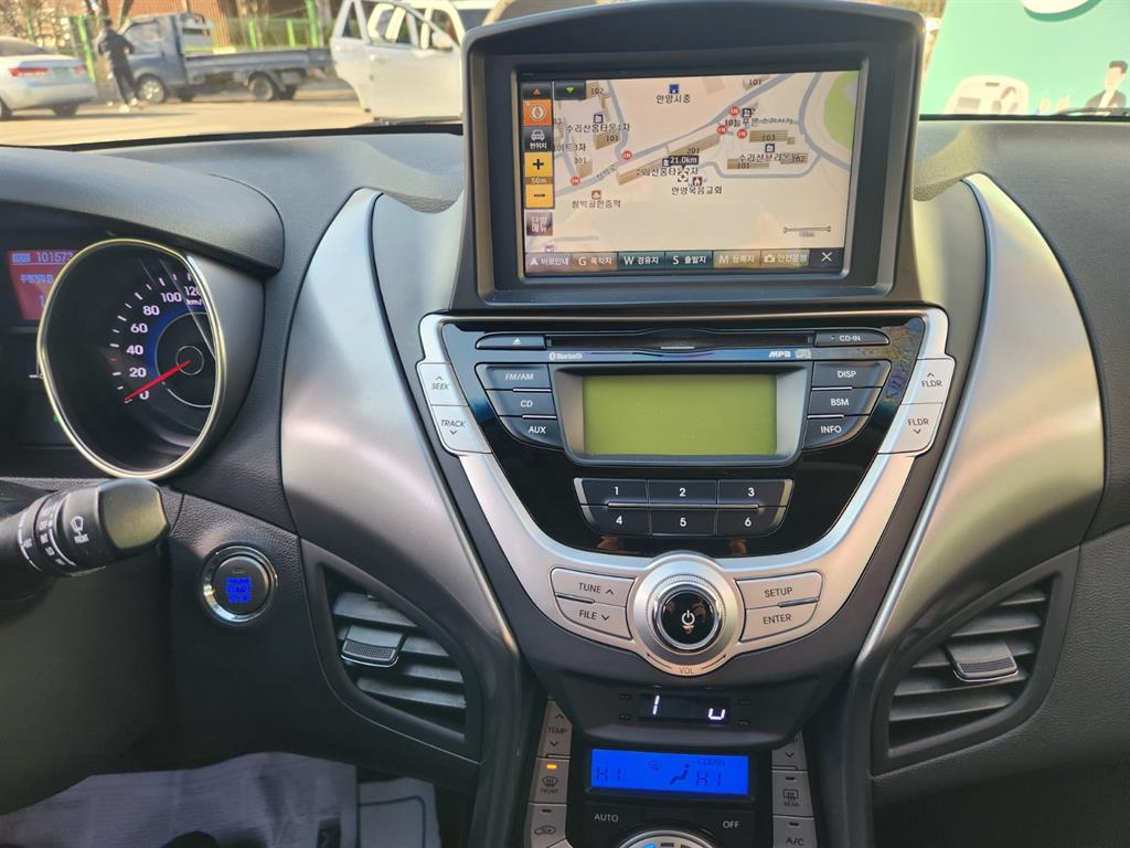 HYUNDAI Avante 2012 Blanco - Importación desde Corea - HF Imports Iquique - Foto 15