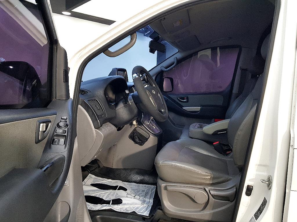 HYUNDAI Starex - Vista 8