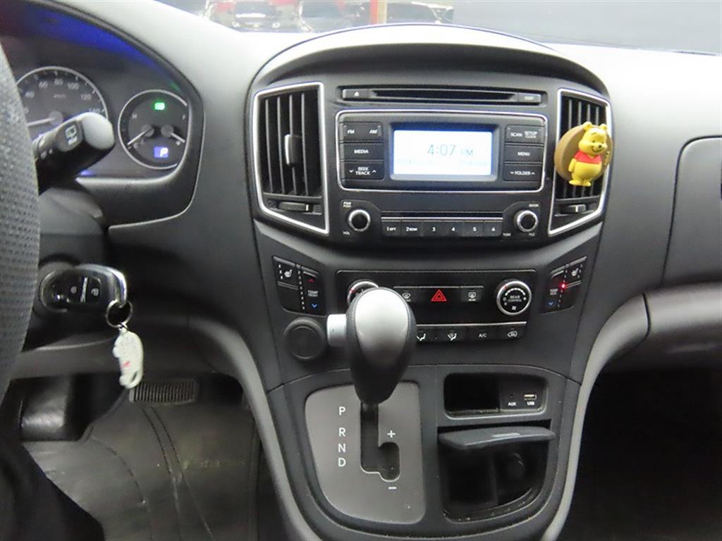 HYUNDAI Starex - Vista 10