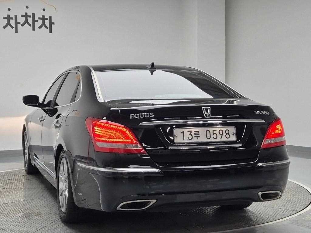 HYUNDAI Equus - Vista 2